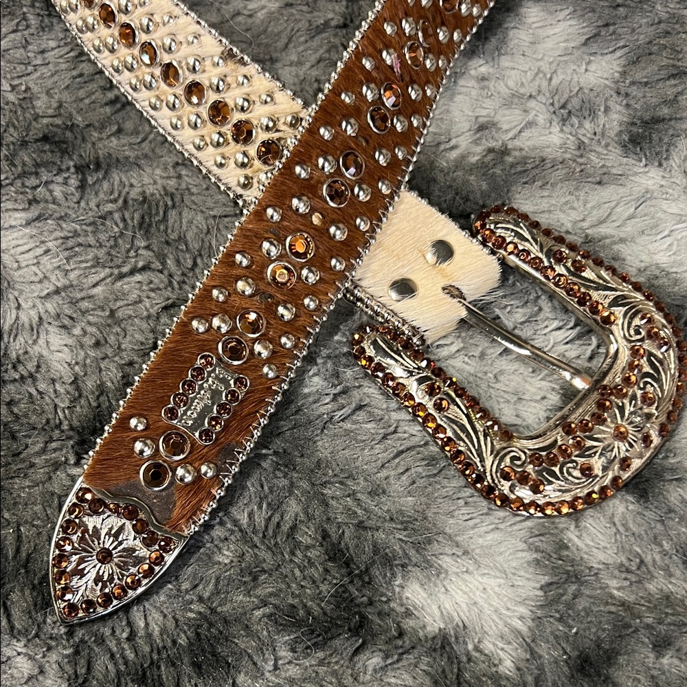 b.b. simon brown and white hair on belt with brown AB crystals. Size L.